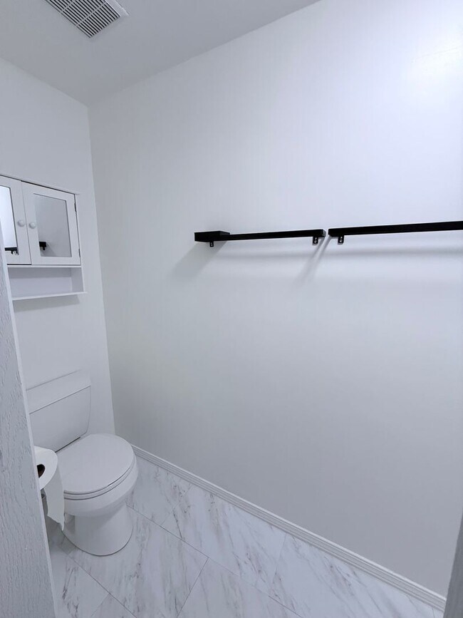 Building Photo - Charming 3-Bed Condo in Quail Run | Pool, ...
