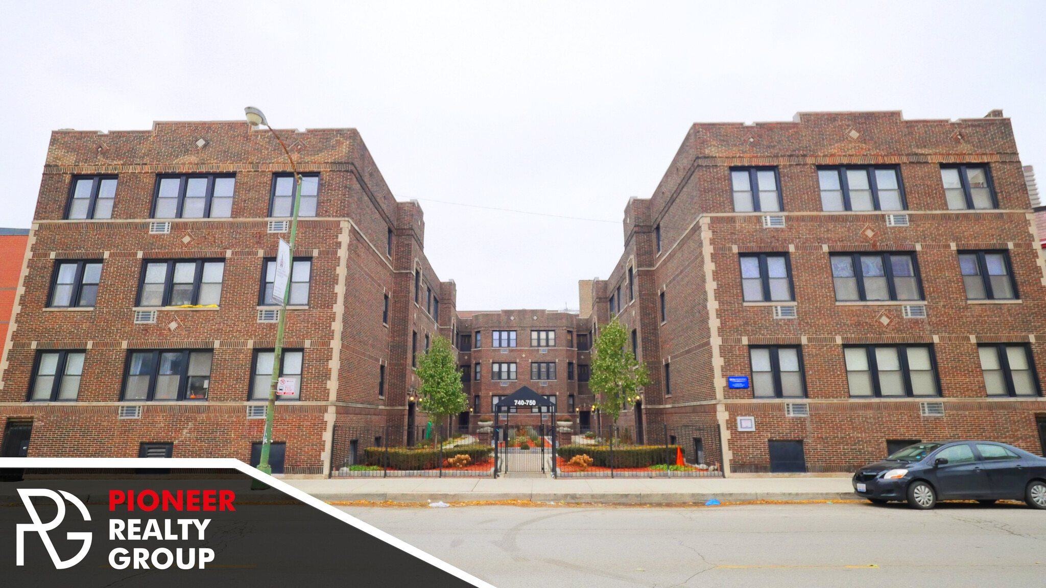 Building Photo - 736 W Addison St