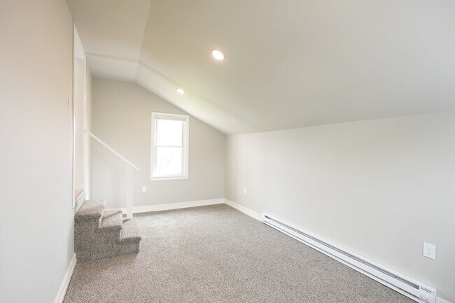 Building Photo - 334 Ann St