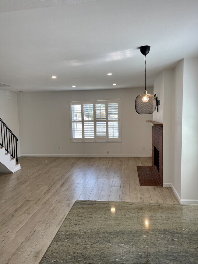 Building Photo - $2,990 - 2 Bed / 3 Bath Beautiful Condo in North Park