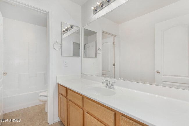 Building Photo - 2261 S Ponderosa Dr