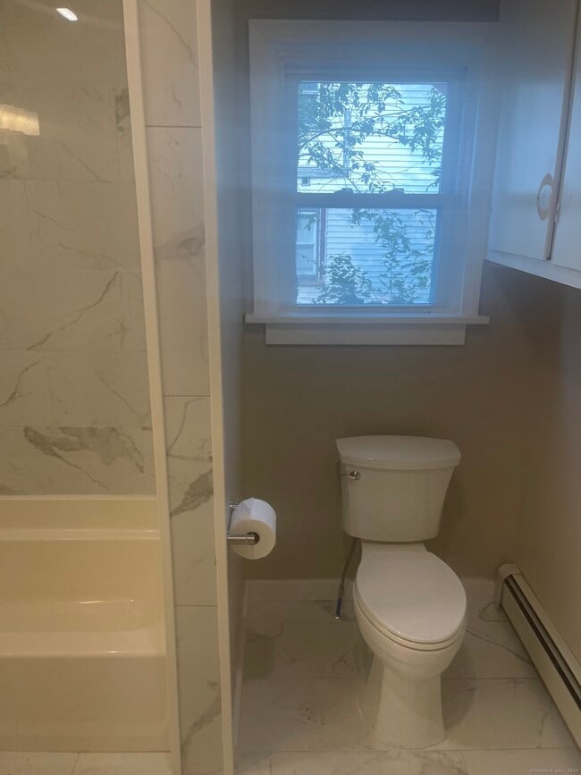 Building Photo - 14 Church St