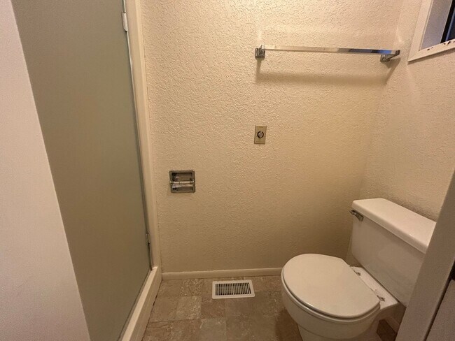 Building Photo - 5888 Shannon Ave