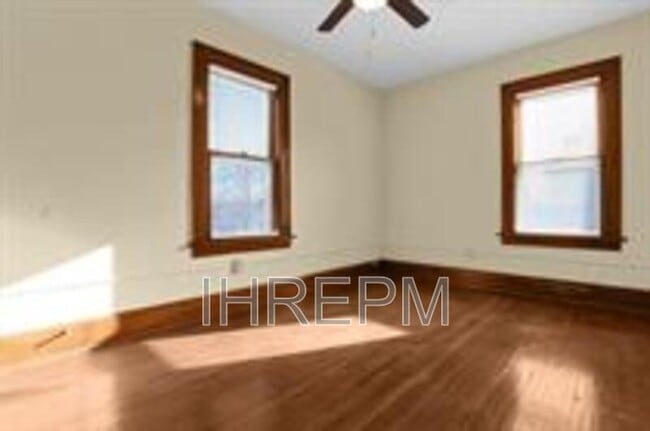 Building Photo - 1259 E Livingston Ave