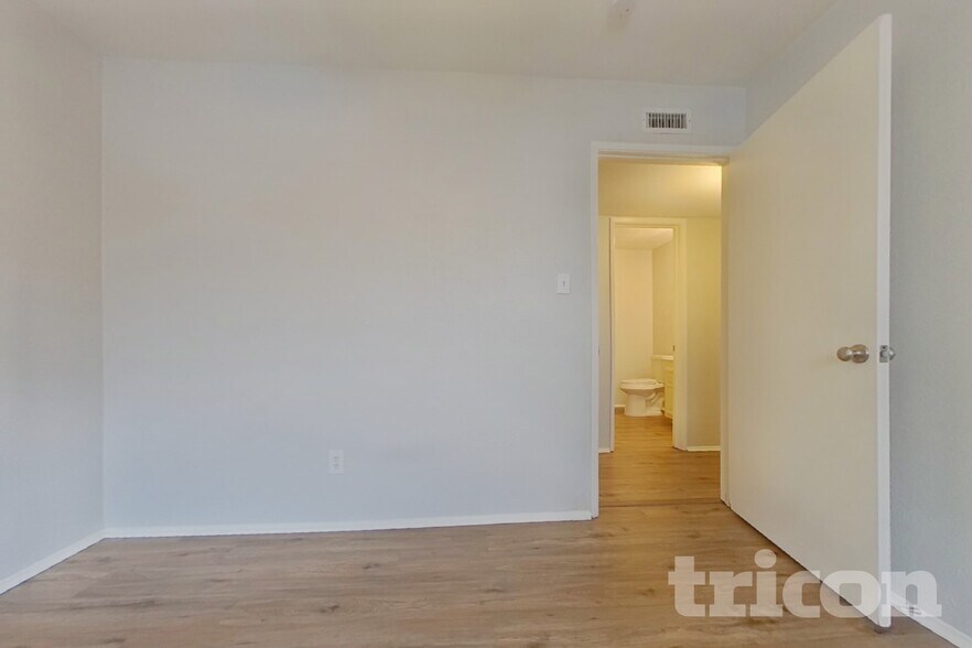 Building Photo - 3816 Aspenwood Dr