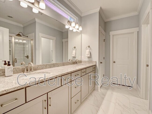 Building Photo - 7120 Maple Leaf Dr