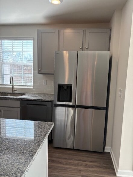 Building Photo - 124 Plumtree Ct