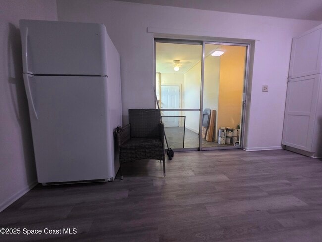 Building Photo - 747 E University Blvd