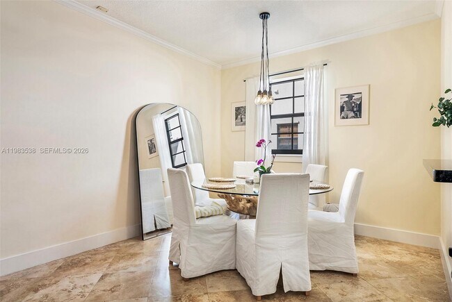 Building Photo - 2767 Coconut Ave