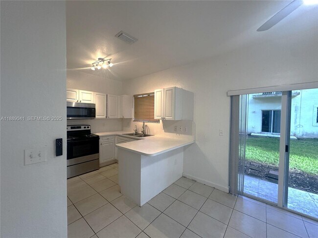 Building Photo - 2731 NE 3rd Dr