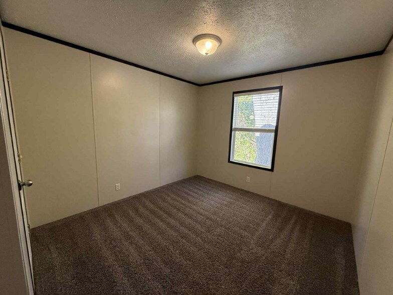 Building Photo - 1236 N Oaklane Rd