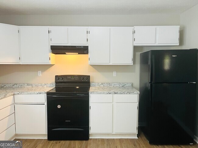 Building Photo - 900 Park Ave