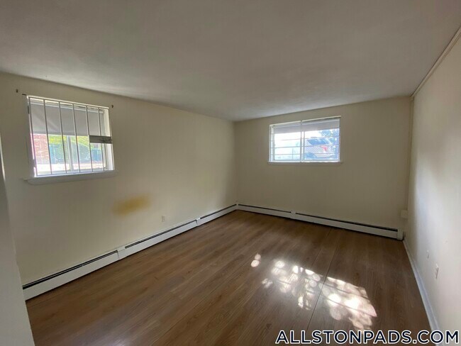 Building Photo - 88 Gardner St