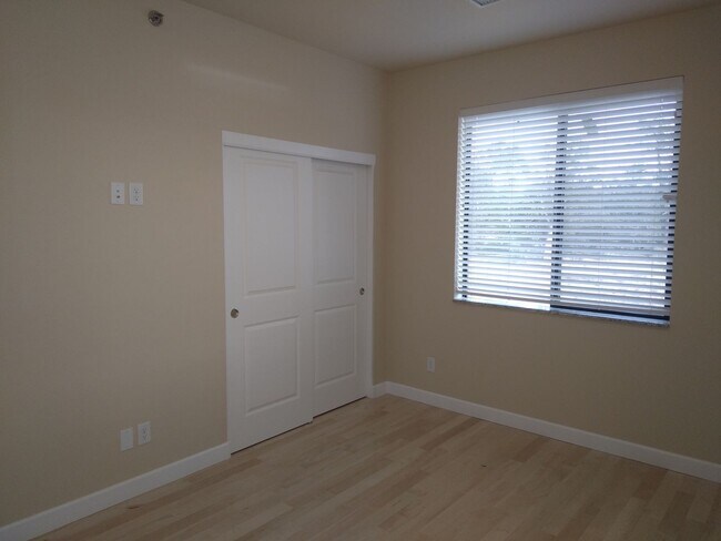 Building Photo - Bison Cove Unit E5 Available Now