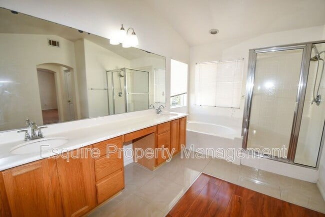 Building Photo - 512 Bolsa Way