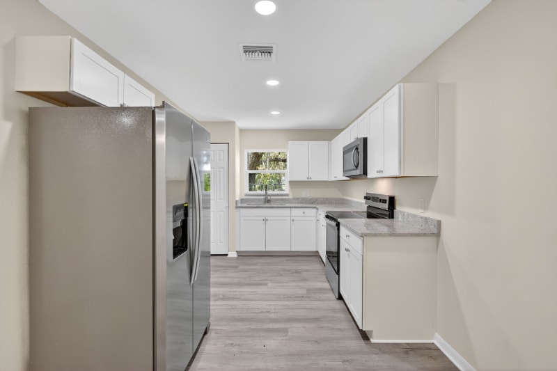 Building Photo - 916 23rd St E