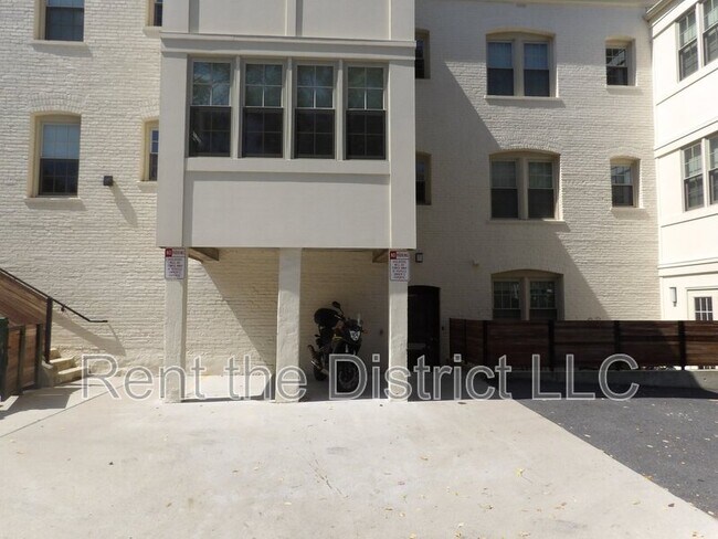 Building Photo - 2926 Porter St NW