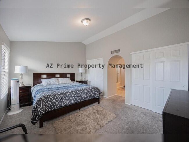 Building Photo - 25 S Ocean Dr