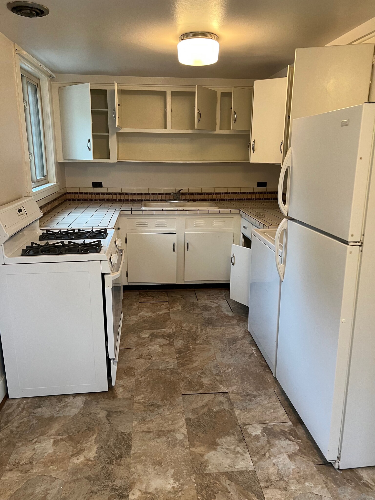 Kitchen - 3413 Urban St