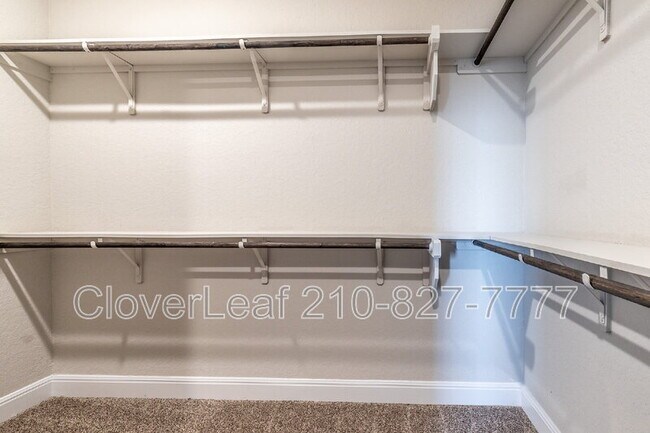 Building Photo - 5530 Pin Pt