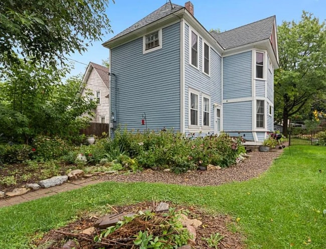 Building Photo - STUNNING Saint Paul Single Family Home - High End Upgrades Throughout