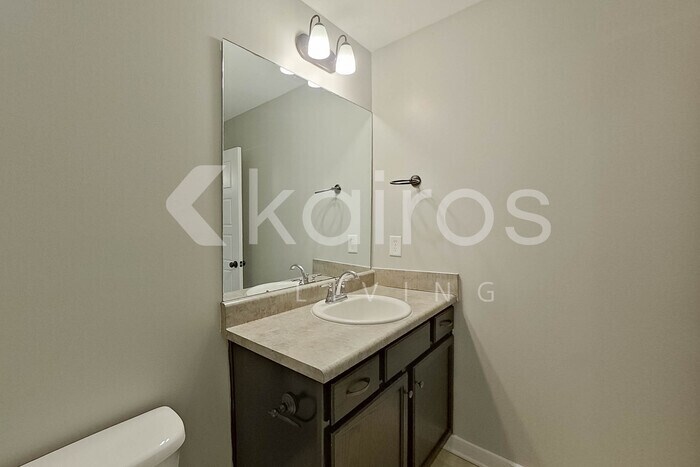 Building Photo - 855 Maple Trce