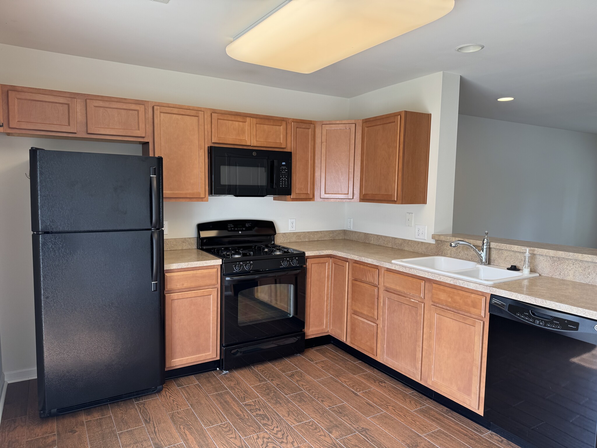 Kitchen - 1540 Artisan Ct