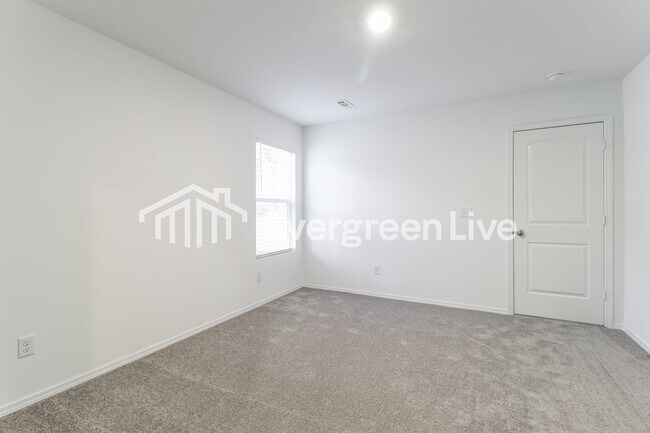 Building Photo - 240 Sarah Alyse Ln