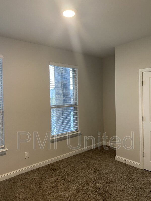 Building Photo - 249 Irish Moss Dr