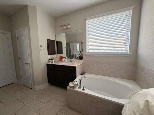 Building Photo - 3608 Lunet Ring Way