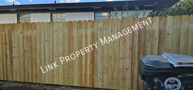 Building Photo - 123 Sequoia Dr