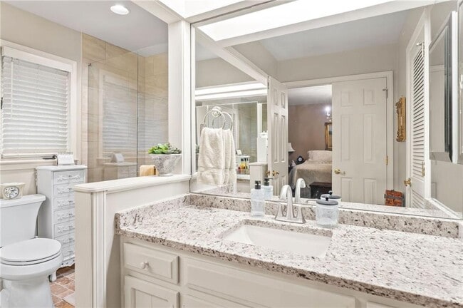 Building Photo - 4040 Summit Dr