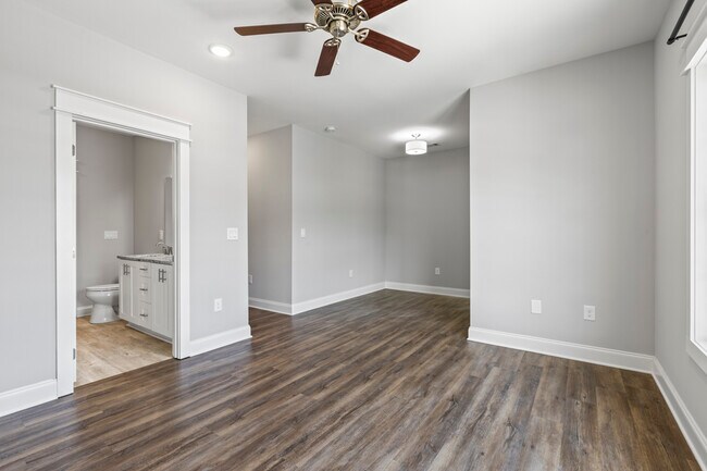 Building Photo - 1428 Gatewood Pl