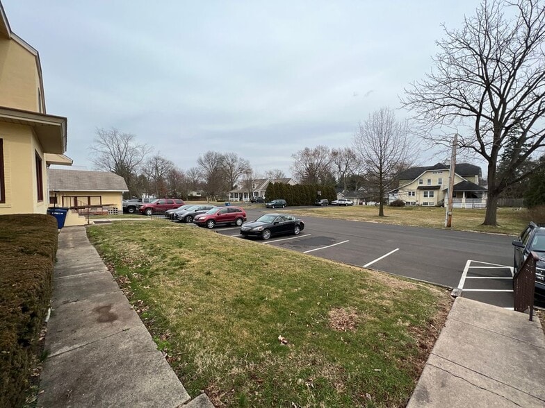 Building Photo - 1411 Welsh Rd