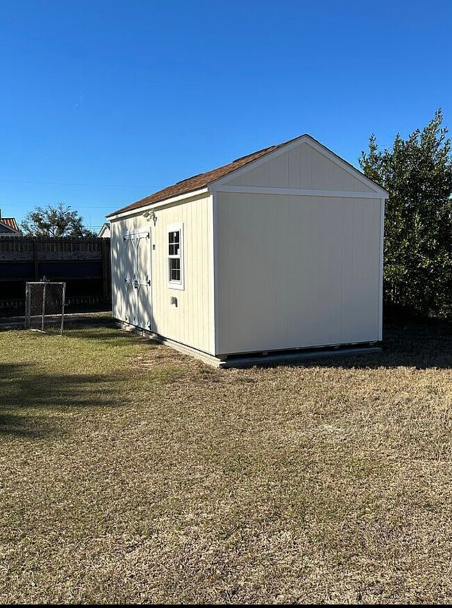 Building Photo - 343 N Bonita Ave
