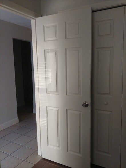 Building Photo - 2521 Rio Pinar Lakes Blvd