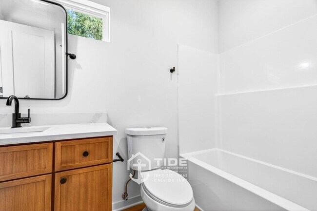 Building Photo - Move-In Ready Home Near Park Circle