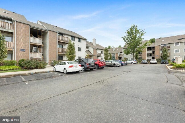 Building Photo - 2415 Ravens Crest Dr