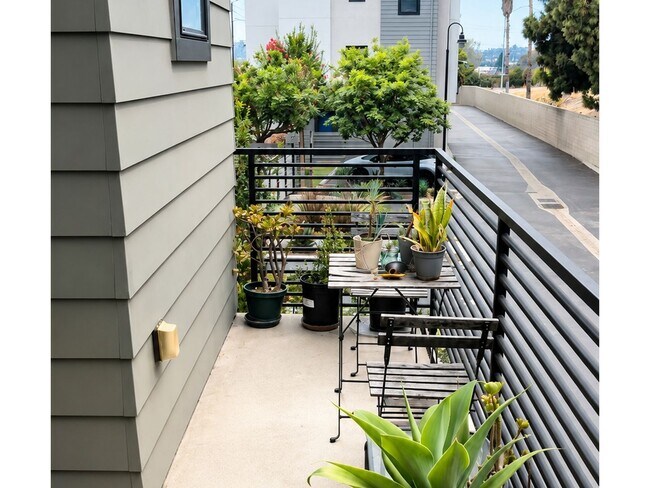 Building Photo - 3901 N Eagle Rock Blvd