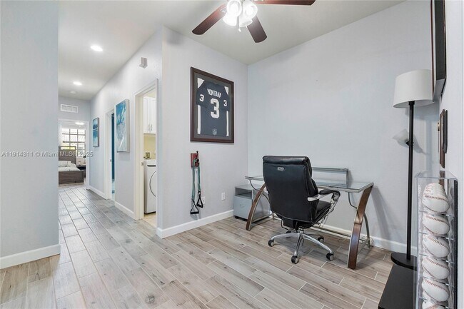 Building Photo - 10450 Wellington Parc Dr