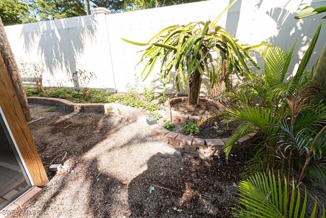 Building Photo - 1881 Danford St