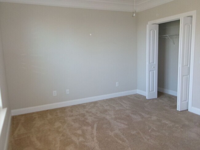 Building Photo - 1 bedroom condo in Queens Harbour