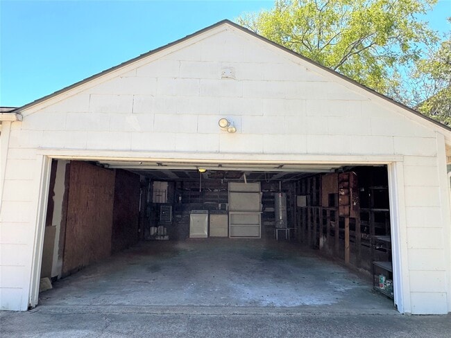 Building Photo - 903 Lamonte Ln