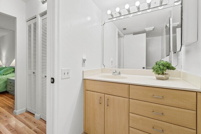 Building Photo - 10110 Cedar Point Blvd