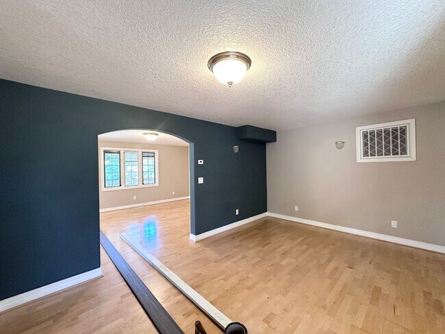 Building Photo - Gorgeous 3 Bed 2 Bath w/ Brand New Deck Patio Home in Cedar Hills! MOVE IN SPECIAL!