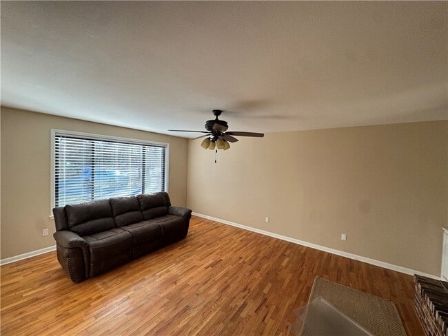 Building Photo - 718 E Debra Dr