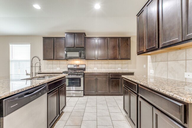 Building Photo - WILDHORSE AT TAUSCH FARMS RENTAL