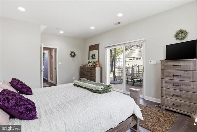 Building Photo - 5202 Garner St