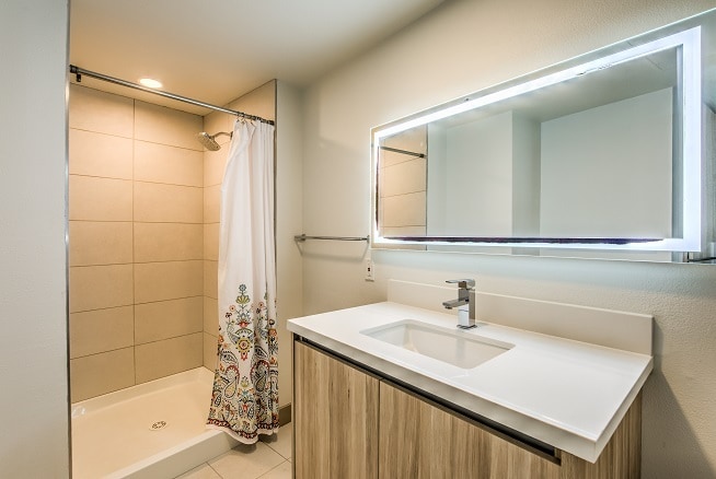 Building Photo - Living at Santa Monica