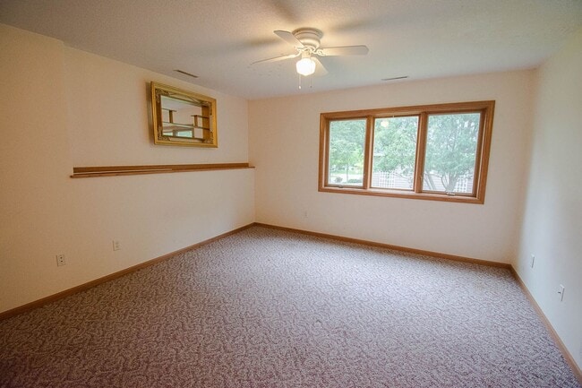 Building Photo - 919 Baird Ln NE